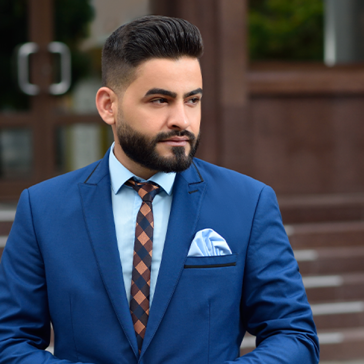 How to Pair a Blue Shirt with a Blazer for Effortless Elegance